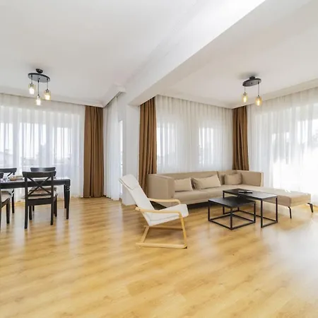 Spacious And Central Near Lara Beach In Muratpasa, 아파트 *