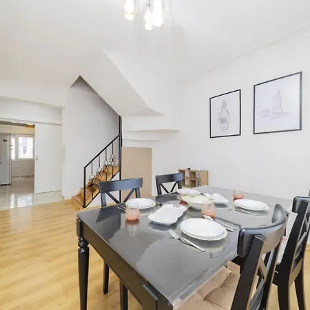 Spacious And Central Near Lara Beach In Muratpasa, 안탈리아