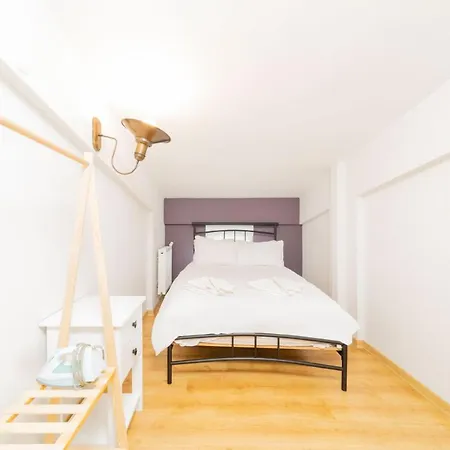 Spacious And Central Near Lara Beach In Muratpasa,