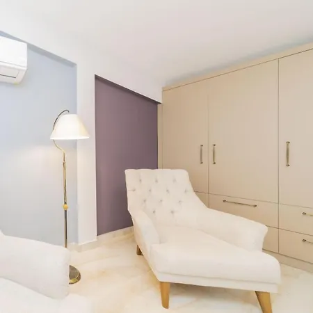 아파트 Spacious And Central Near Lara Beach In Muratpasa, *